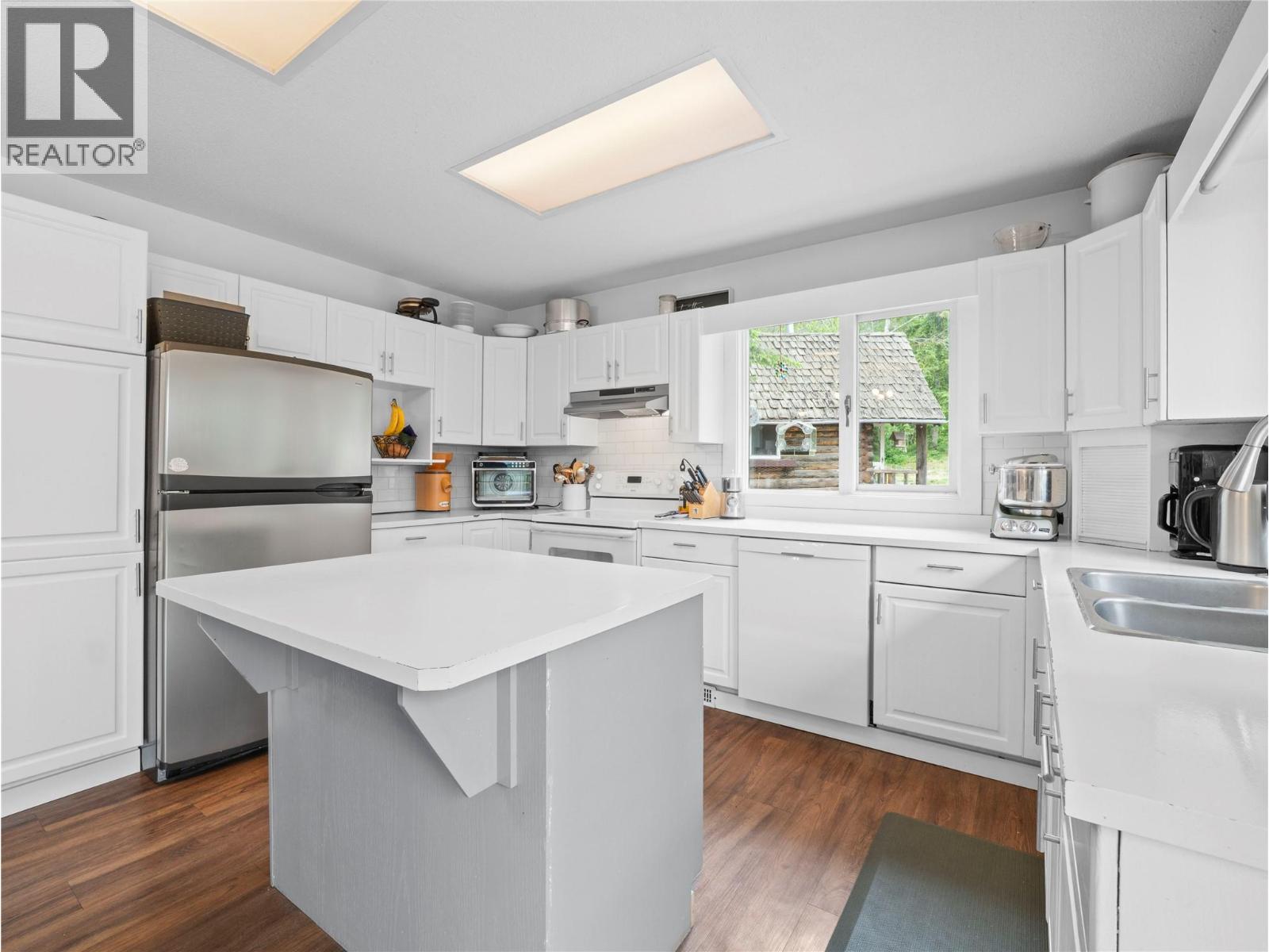  5150 49 Street Northwest, Salmon Arm