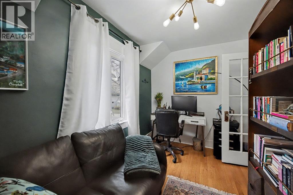 223 2 Avenue NE - 25