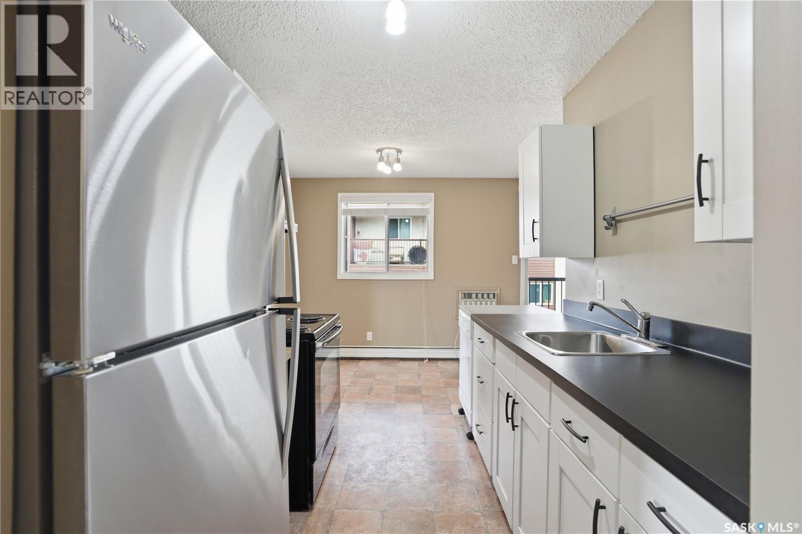#208B 4040 8th STREET E - 10