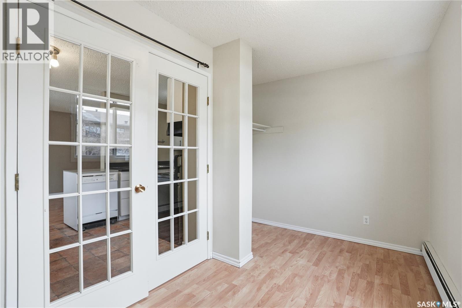 #208B 4040 8th STREET E - 18