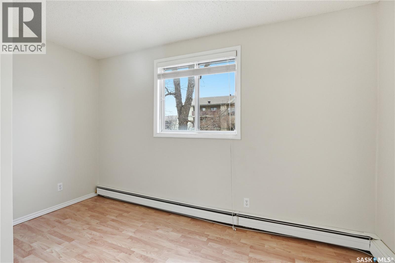 #208B 4040 8th STREET E - 19