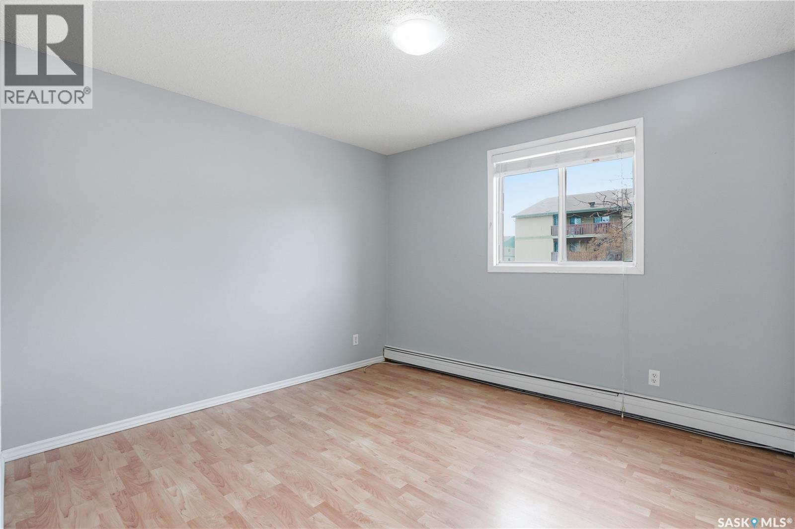 #208B 4040 8th STREET E - 21