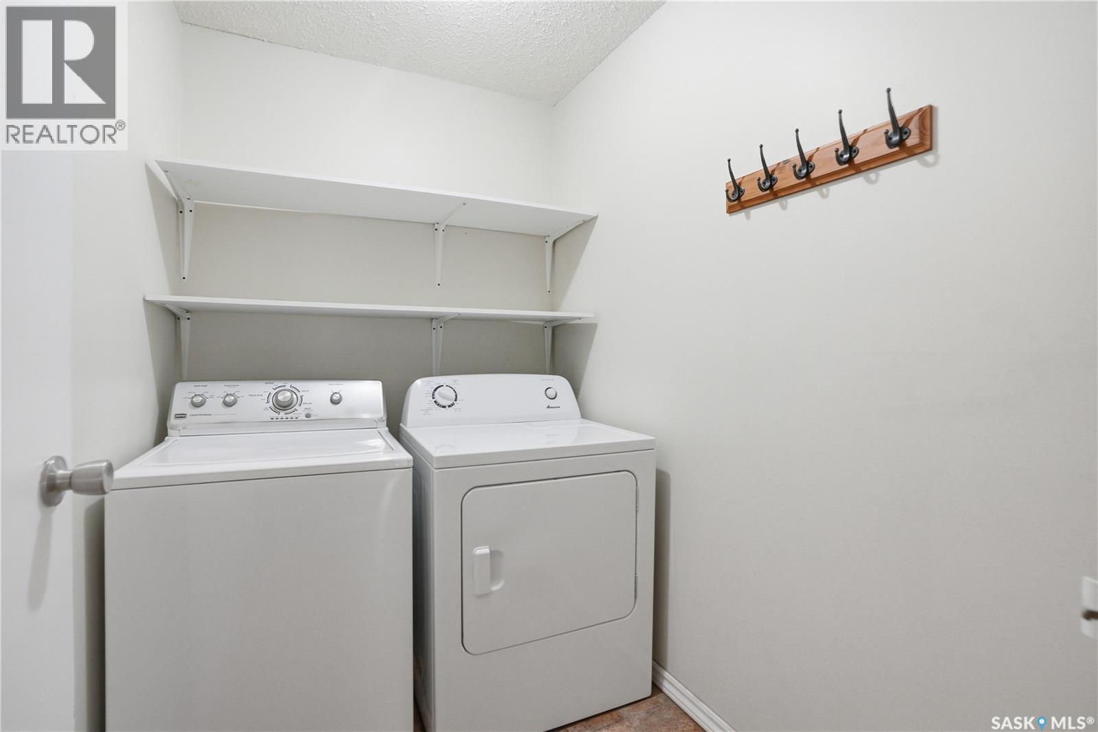 #208B 4040 8th STREET E - 22