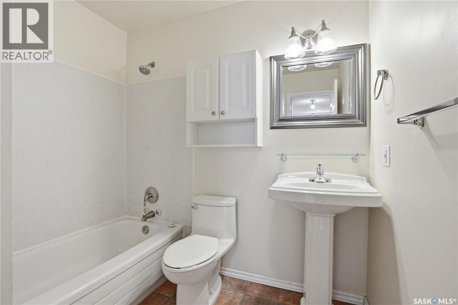 #208B 4040 8th STREET E - 23