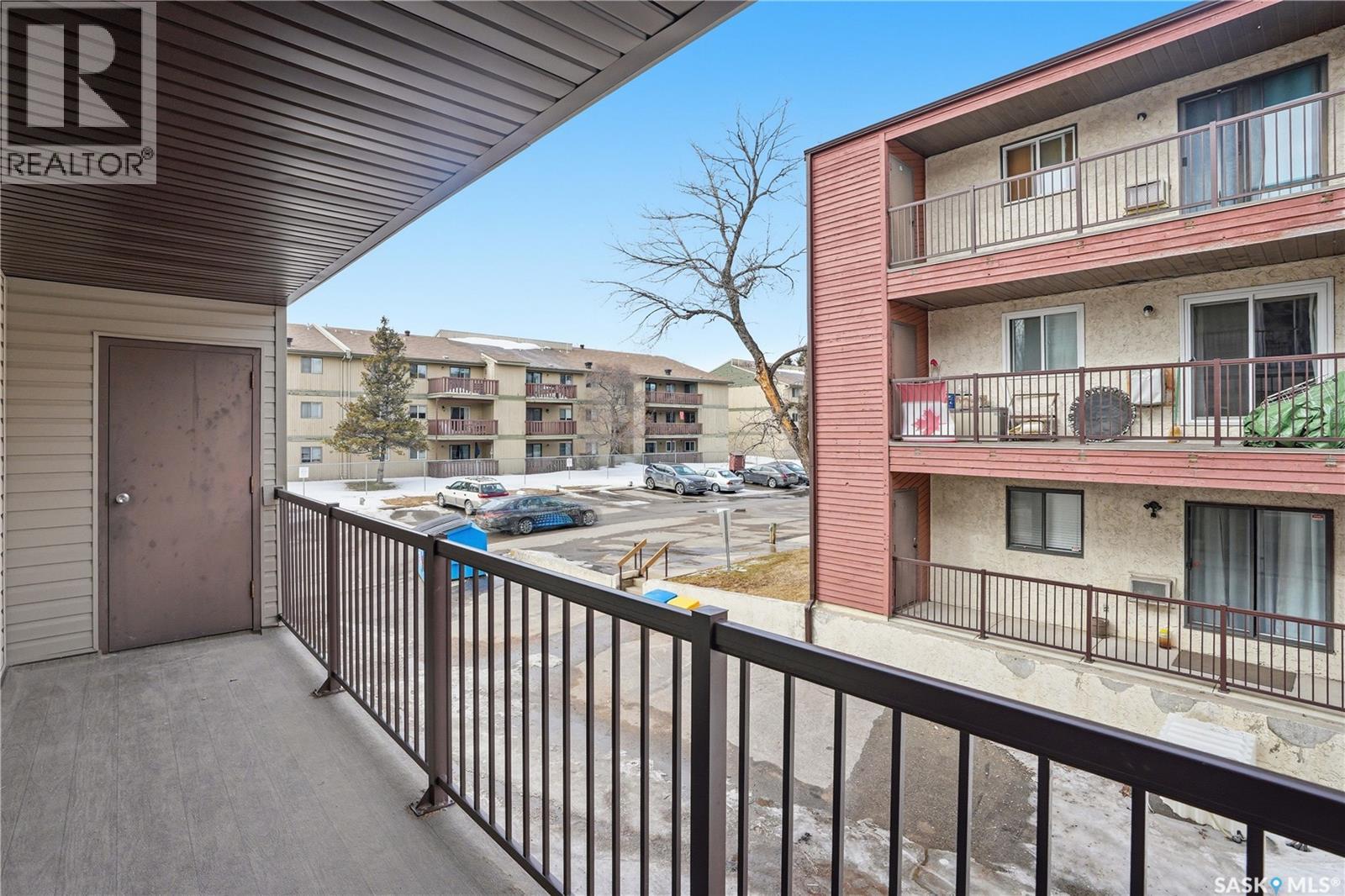 #208B 4040 8th STREET E - 24