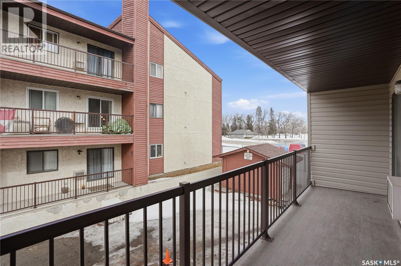 #208B 4040 8th STREET E - 25