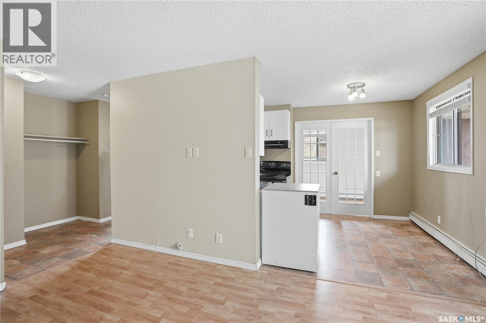 #208B 4040 8th STREET E - 6