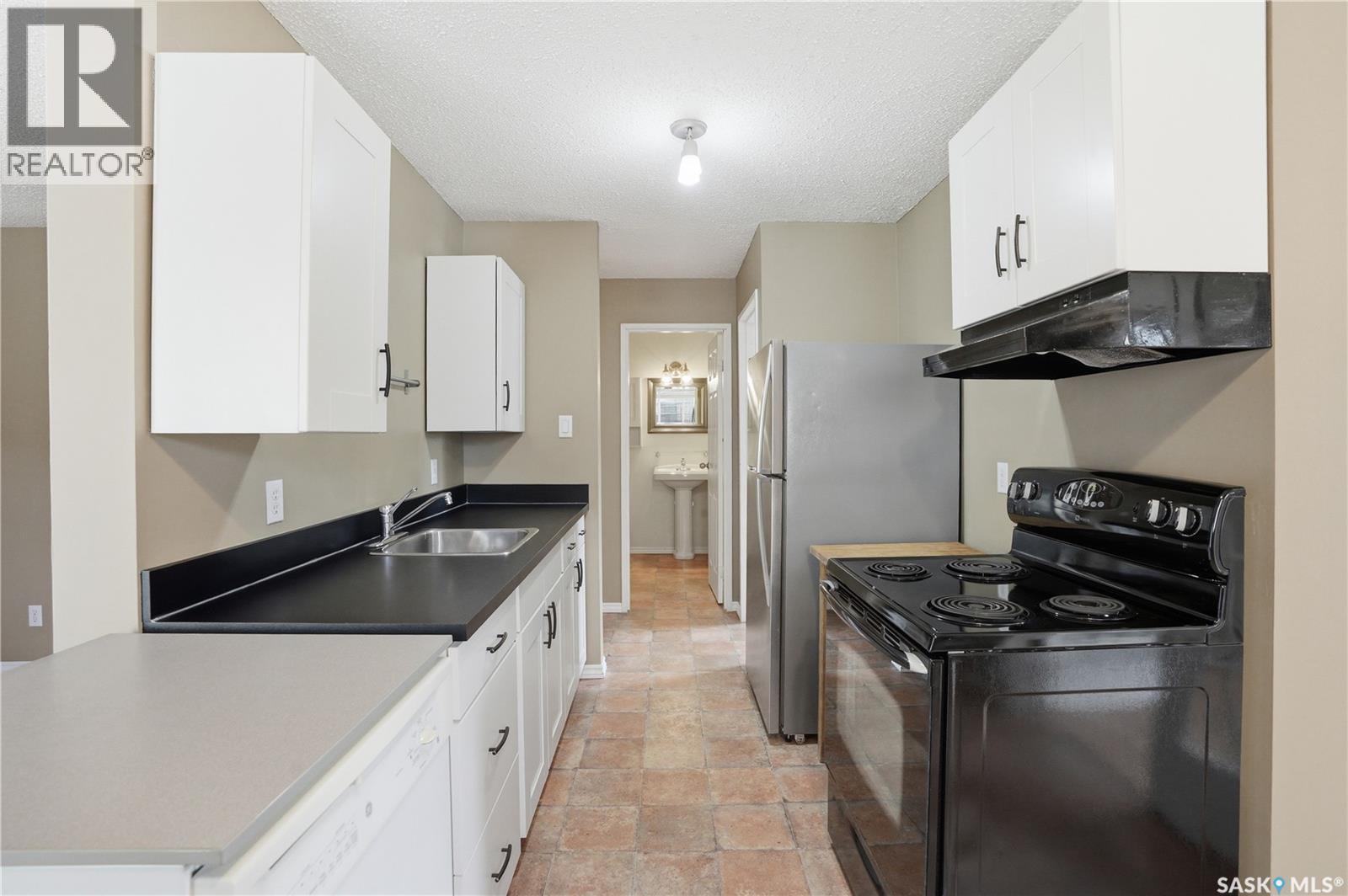 #208B 4040 8th STREET E - 7