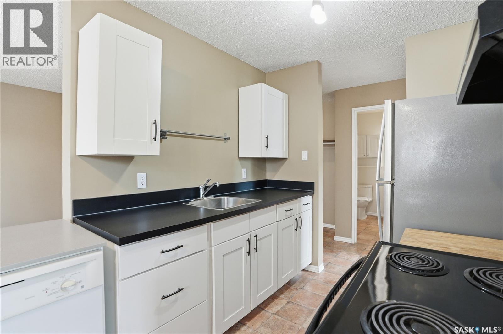 #208B 4040 8th STREET E - 8