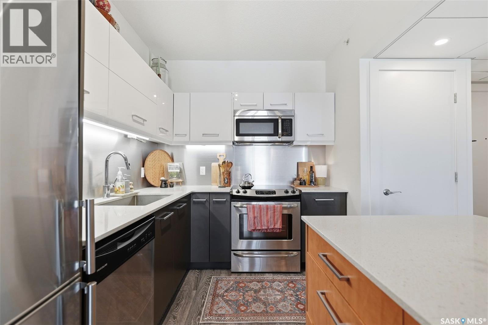 #409 409 B AVENUE S - 10