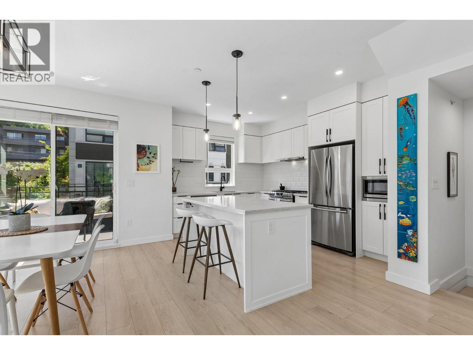 205 3021 ST GEORGE STREET — photo 3