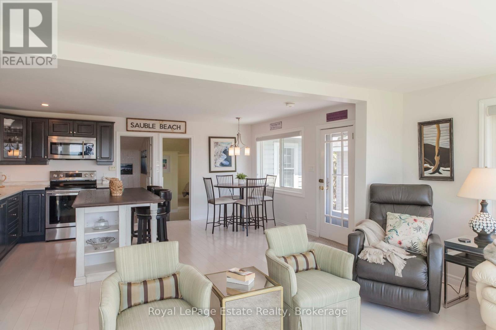 1021 LAKESHORE BOULEVARD N - 21