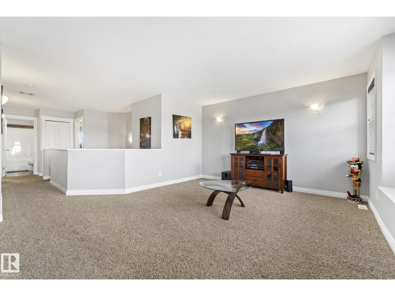 21 HILLCREST PT - 27