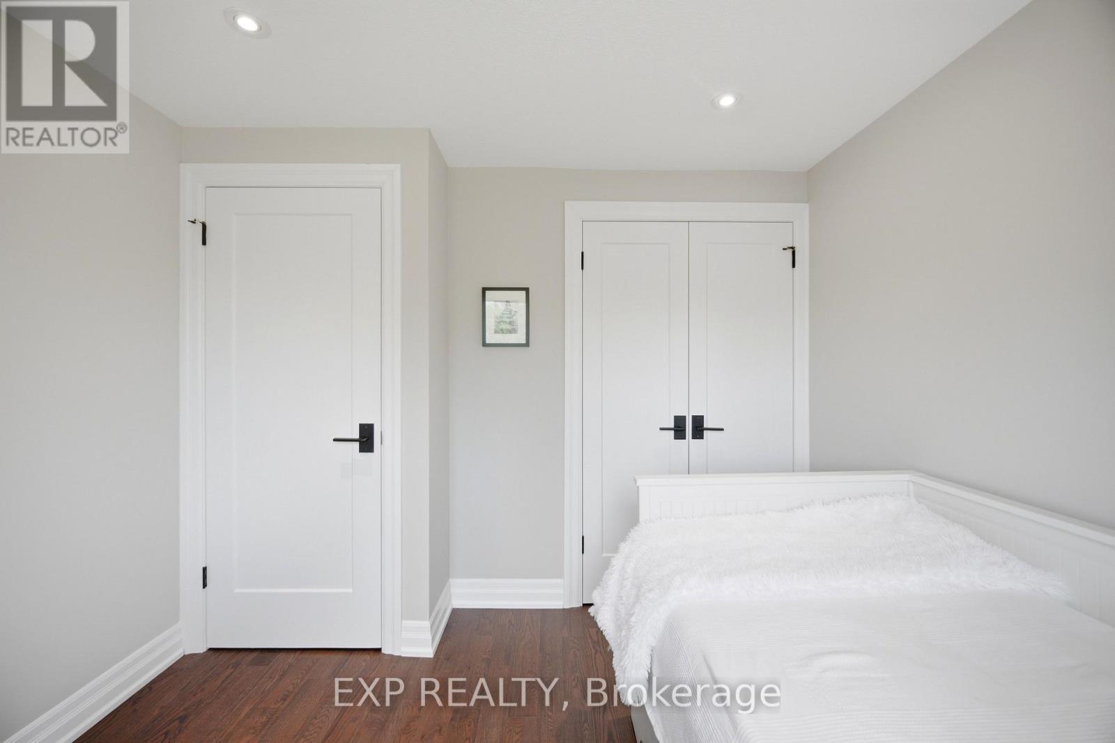 678 GREEN MEADOW CRESCENT - 23