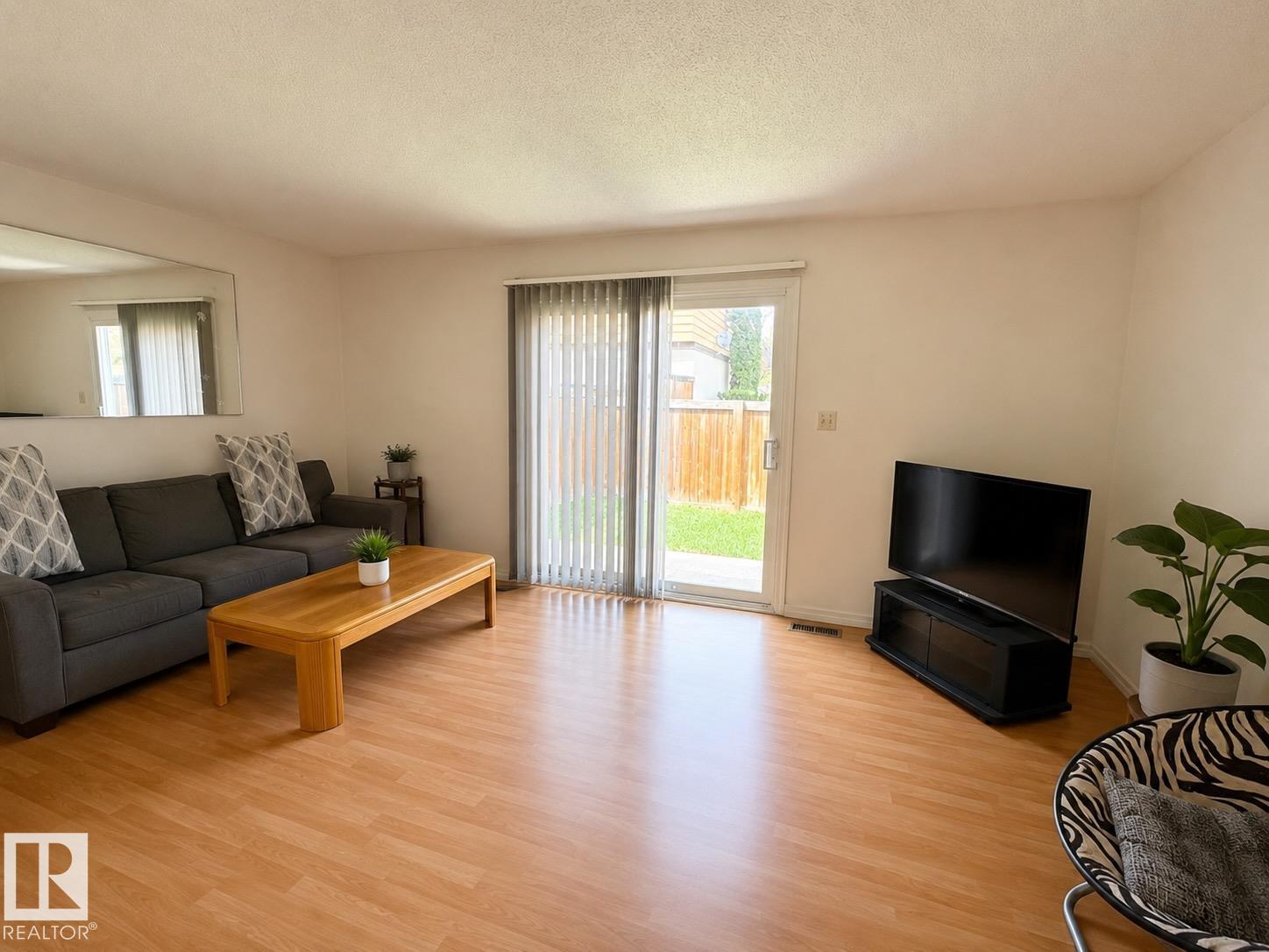 126 WOODSTOCK NW - Image 2