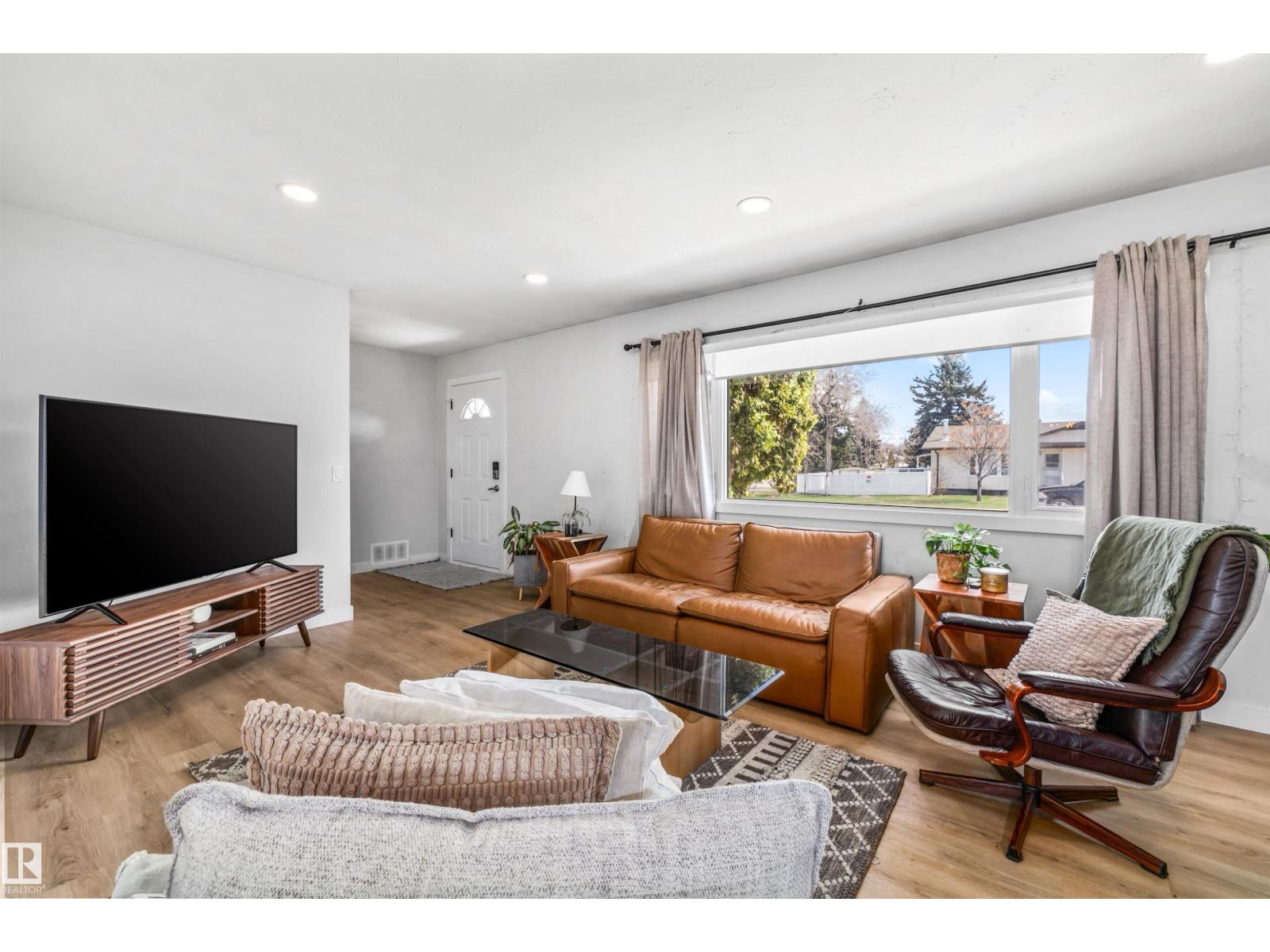 10130 62 ST NW - 4