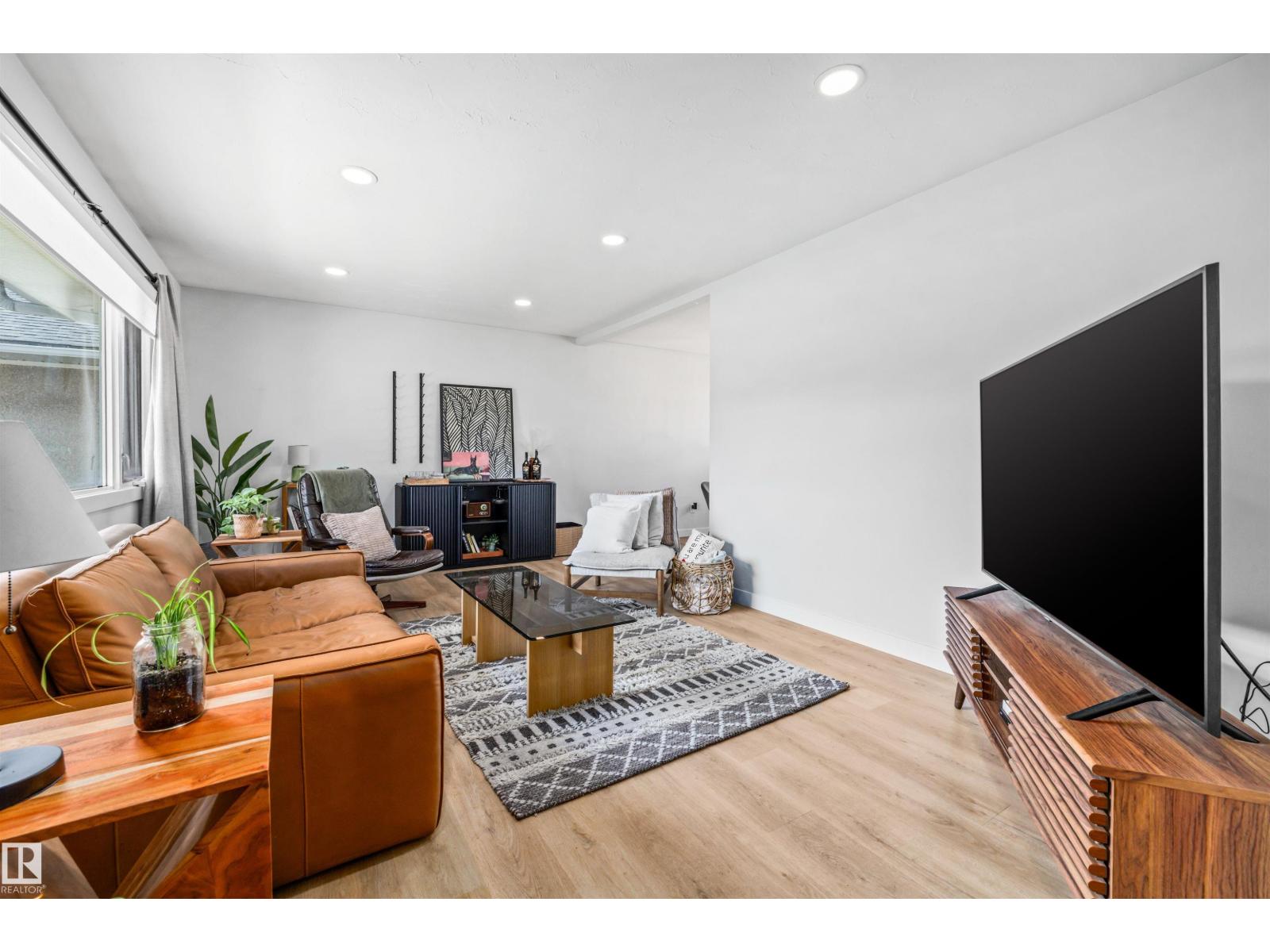 10130 62 ST NW - 5