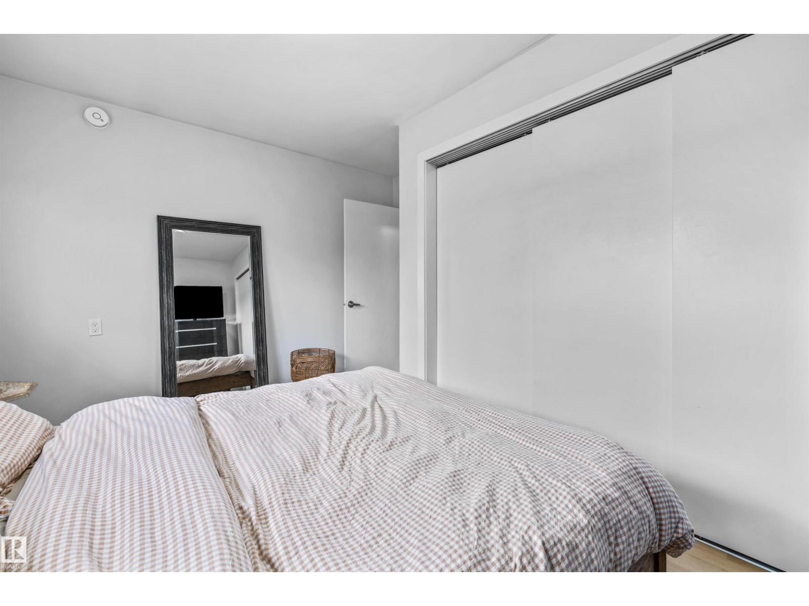 10130 62 ST NW - 15