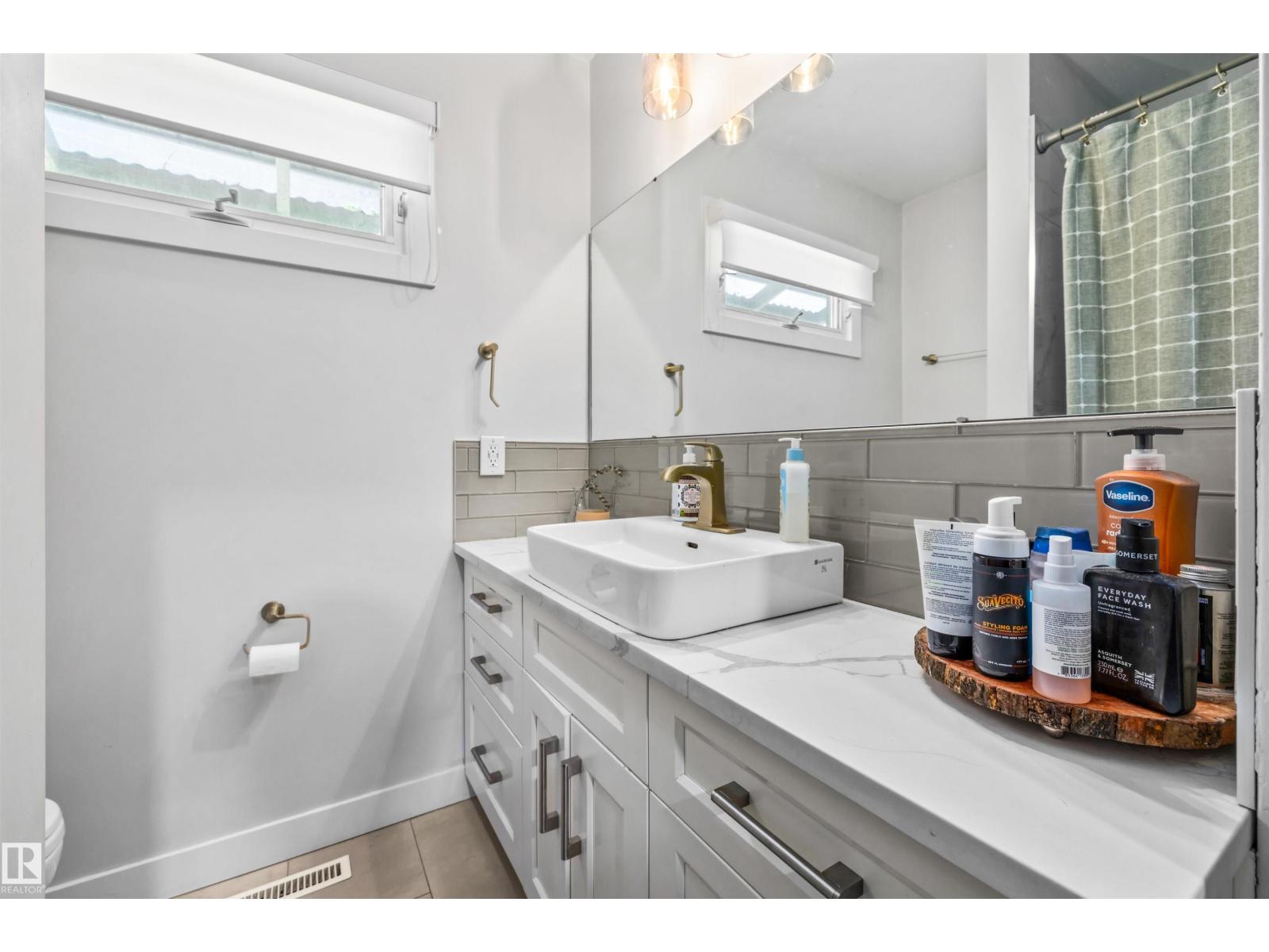 10130 62 ST NW - 17