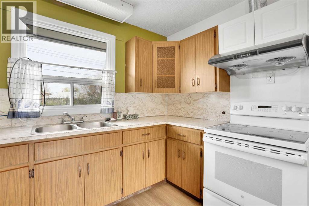 8316 43 Avenue NW - 13