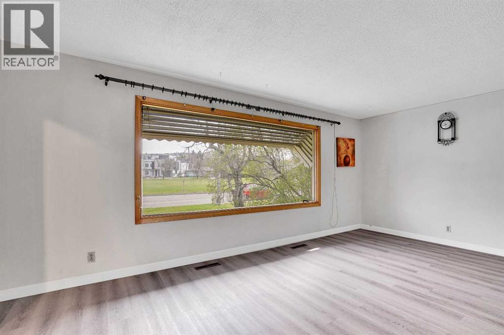 8316 43 Avenue NW - 5