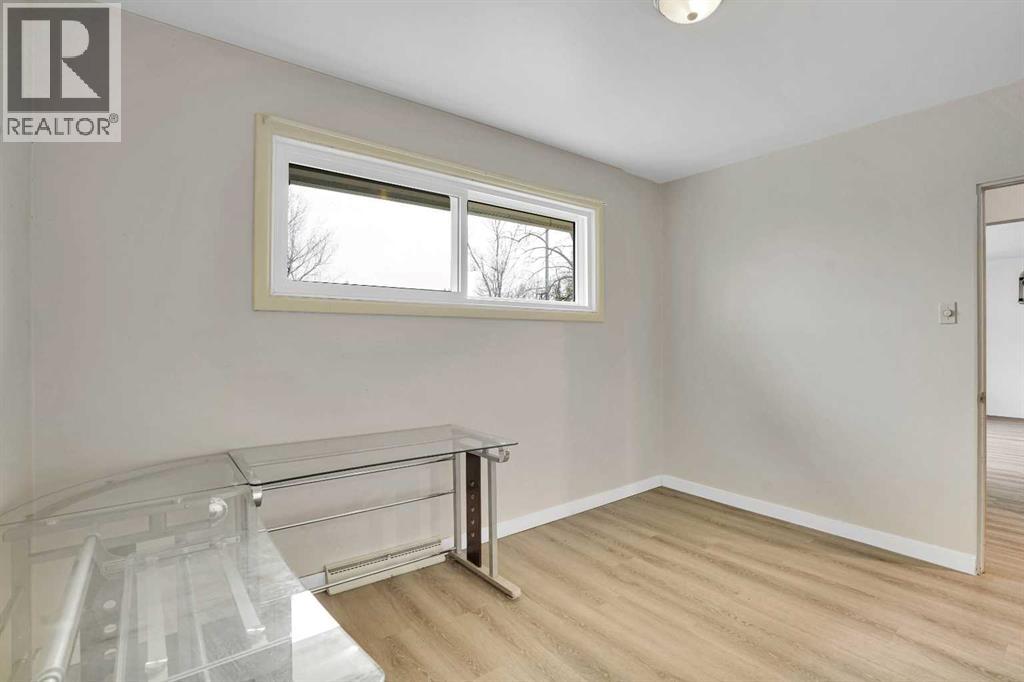 8316 43 Avenue NW - 17