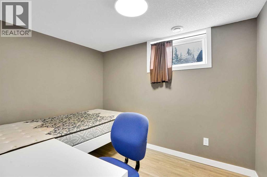 8316 43 Avenue NW - 34