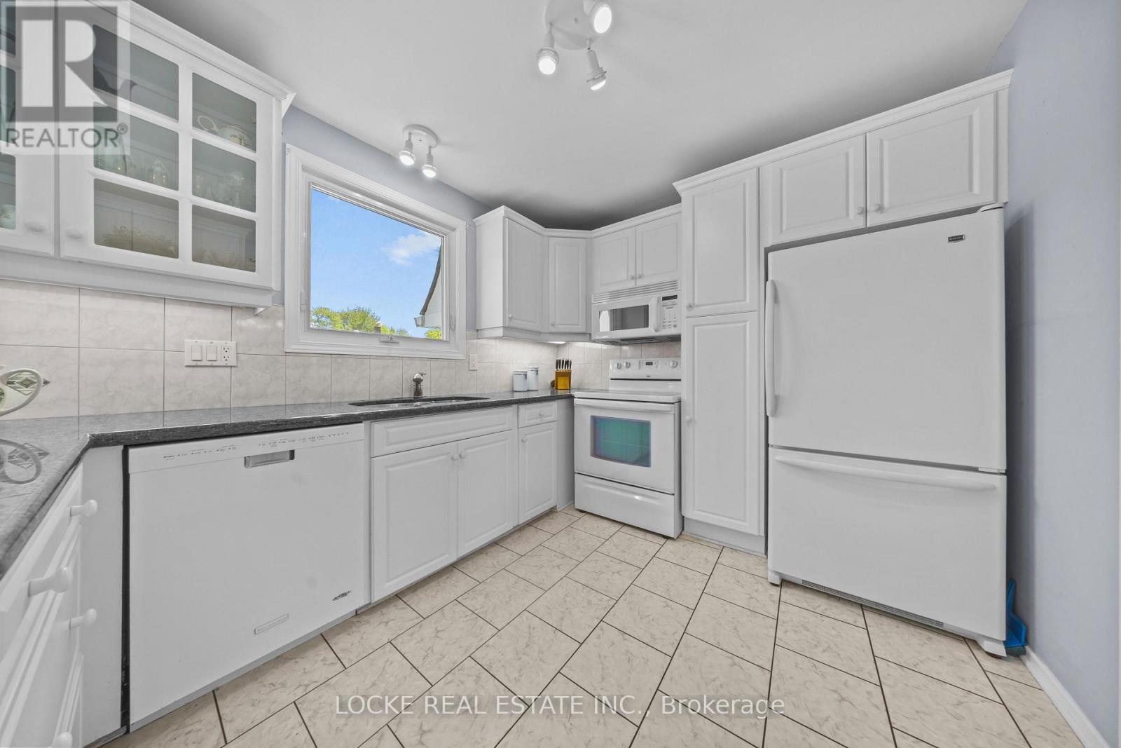 33 EASTPARK DRIVE - 13