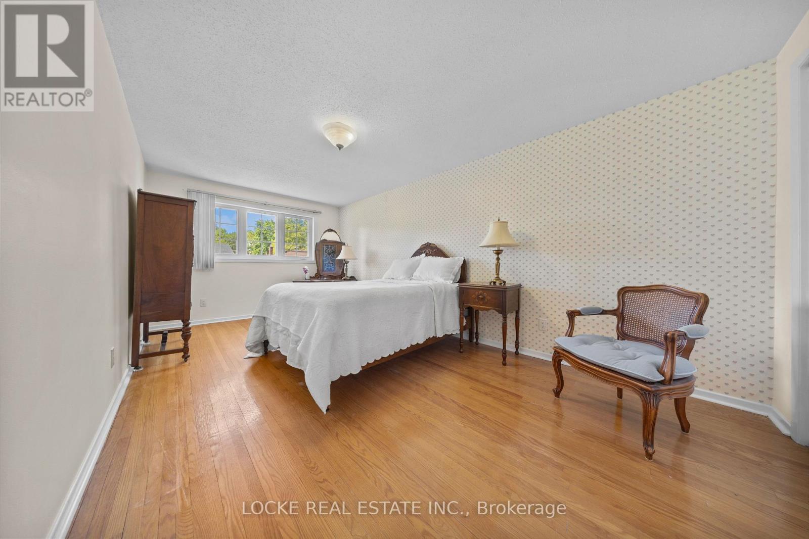 33 EASTPARK DRIVE - 23