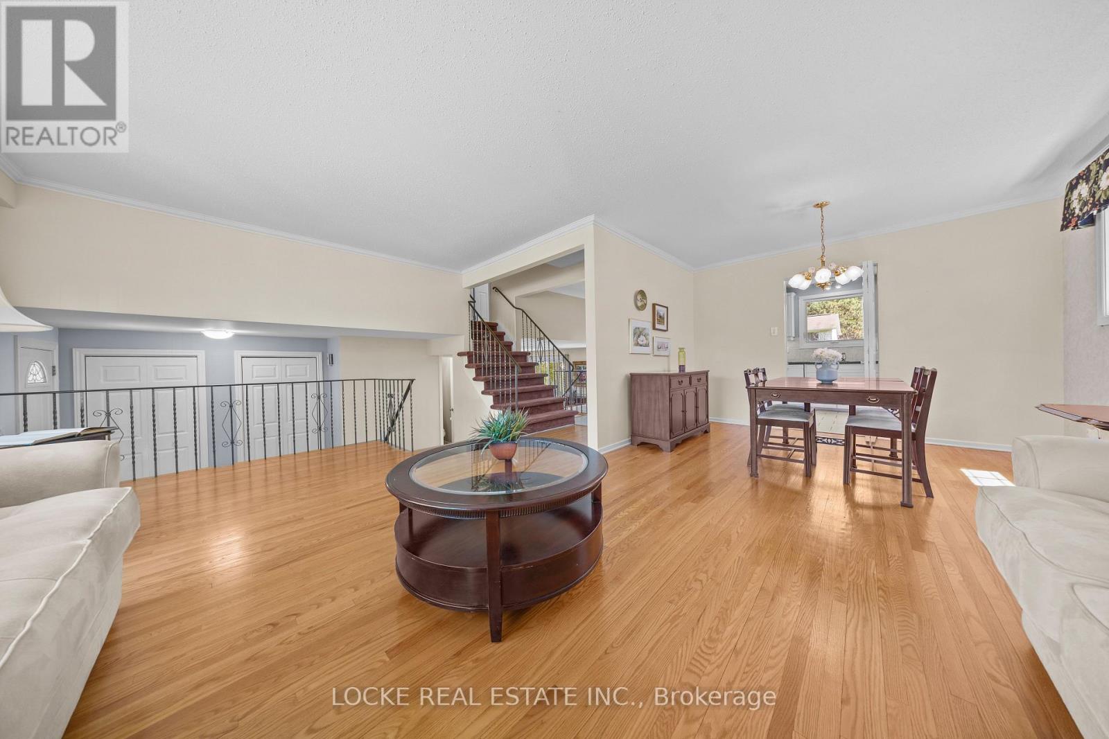 33 EASTPARK DRIVE - 6