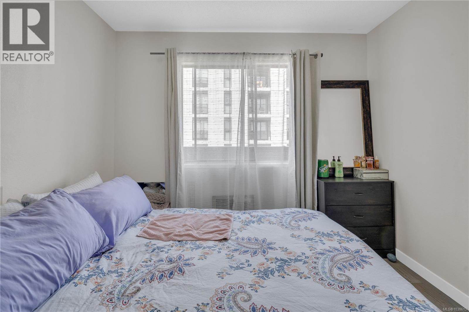 #408 755 Hillside Ave - 12