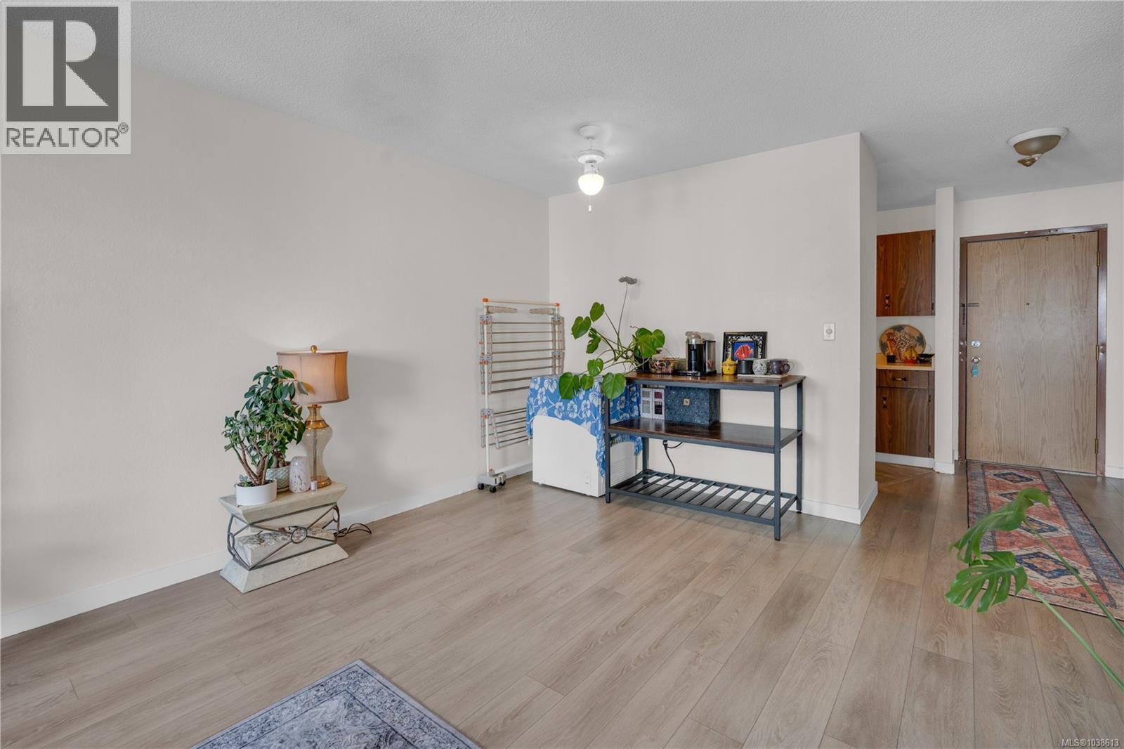 #408 755 Hillside Ave - 13