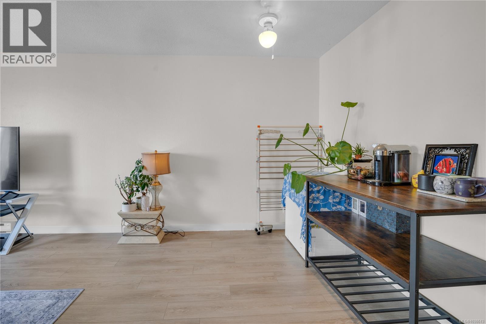 #408 755 Hillside Ave - 14