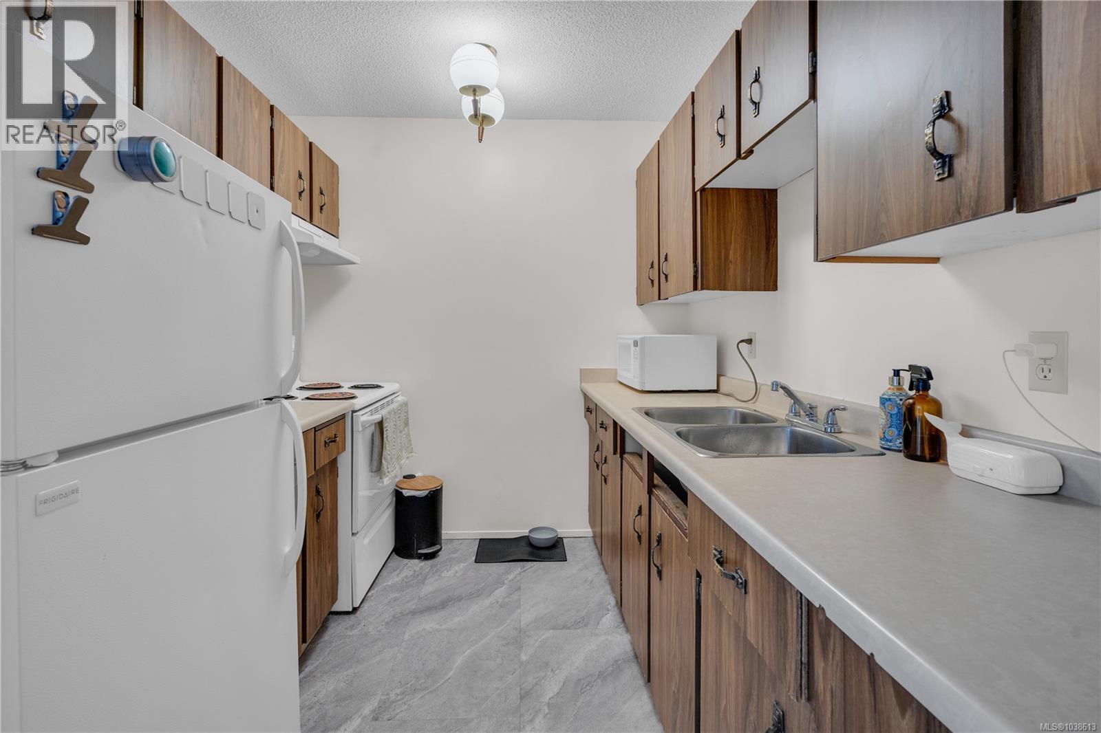#408 755 Hillside Ave - 7