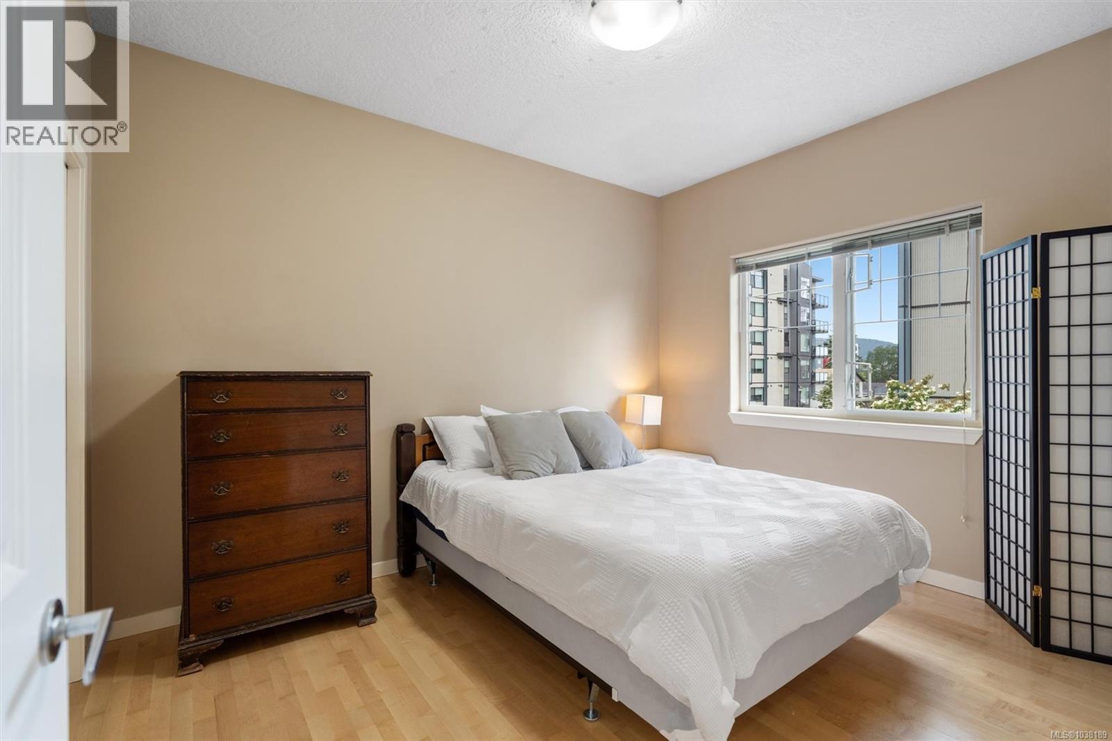 #301 2844 Bryn Maur Rd - 12