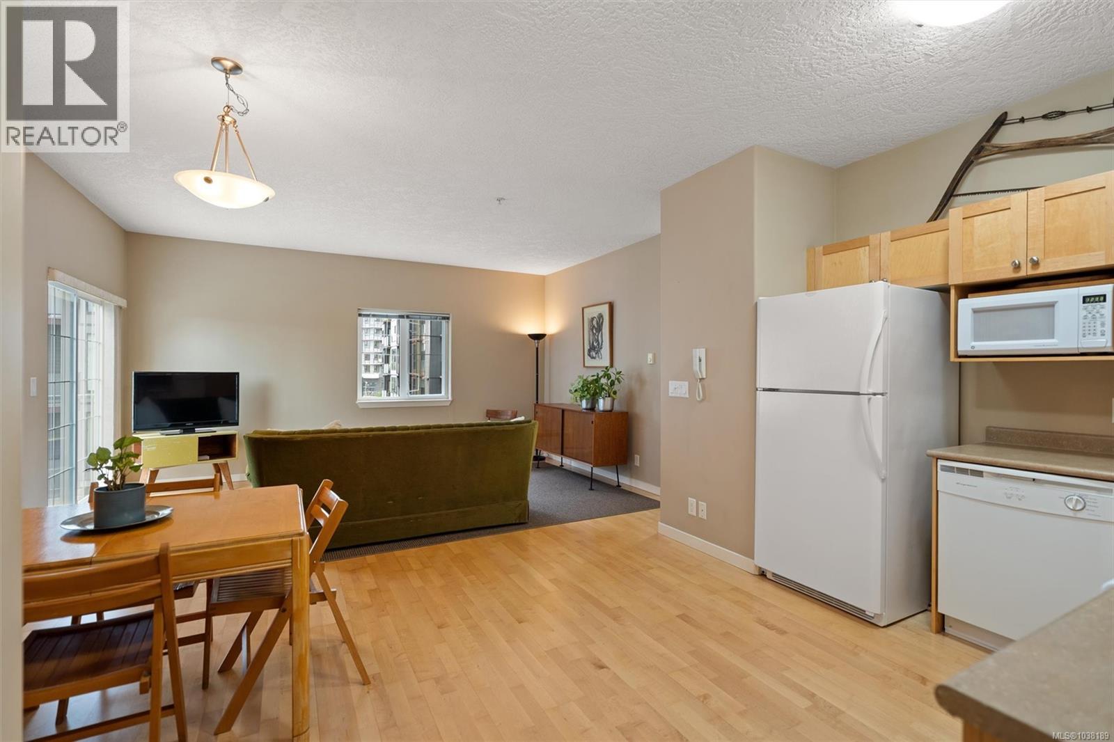 #301 2844 Bryn Maur Rd - 4