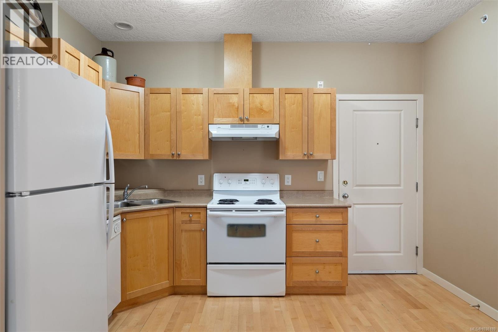 #301 2844 Bryn Maur Rd - 5