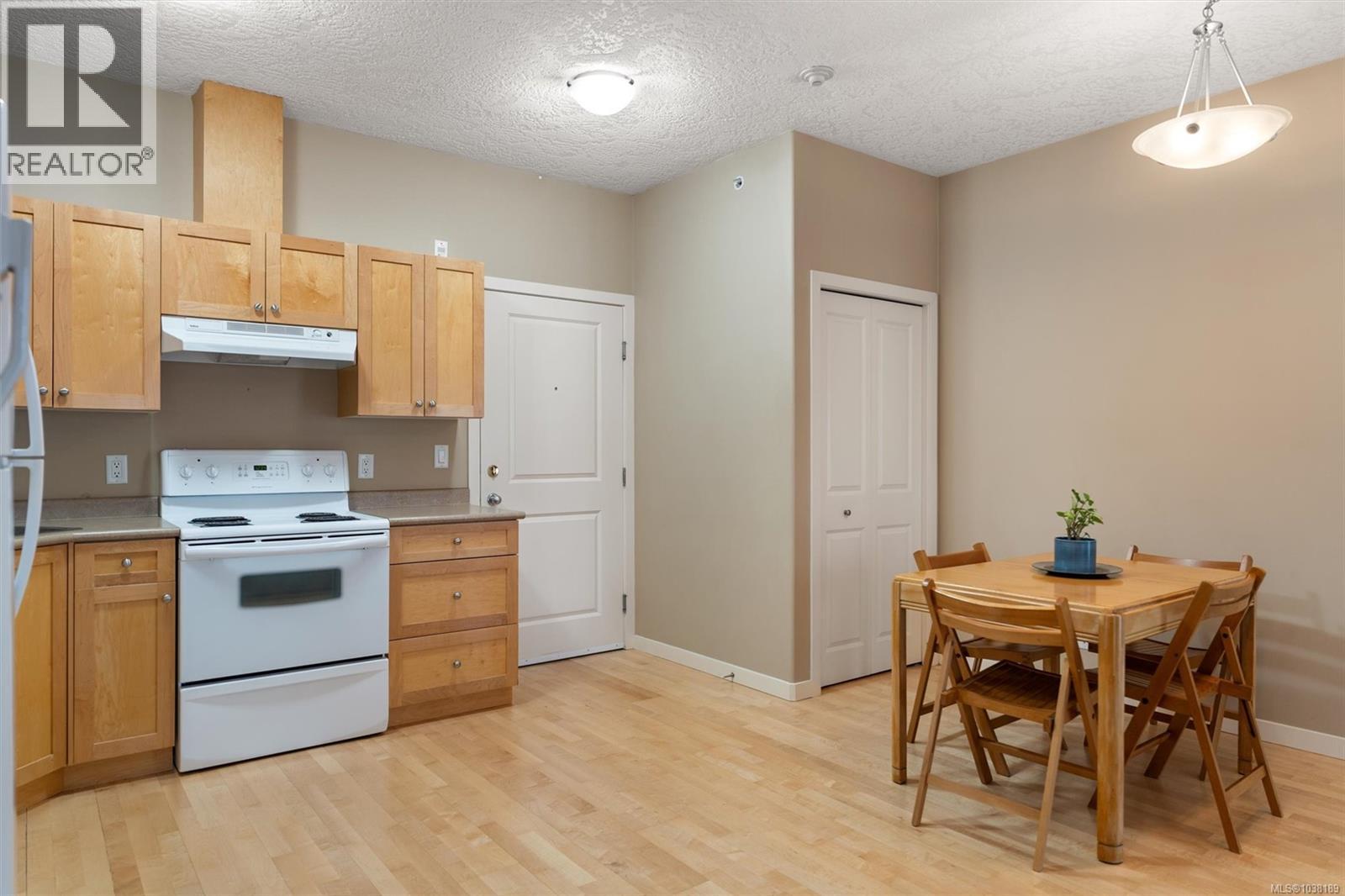 #301 2844 Bryn Maur Rd - 6