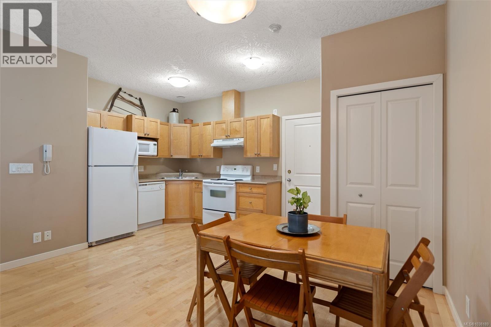 #301 2844 Bryn Maur Rd - 7
