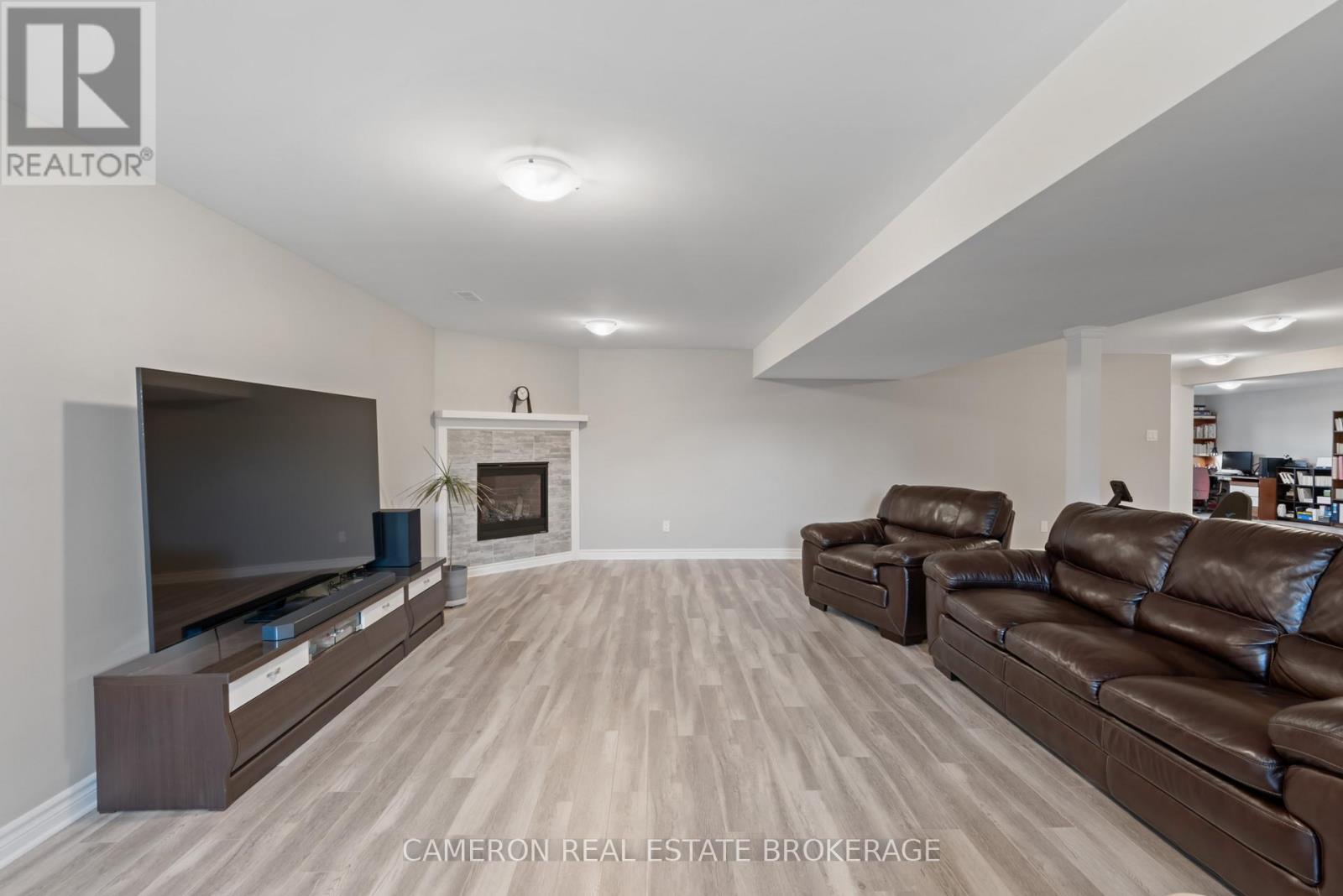 1640 OXBRIDGE DRIVE - 22