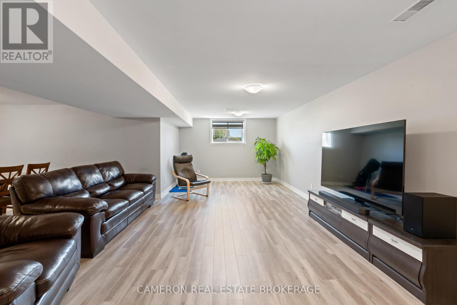 1640 OXBRIDGE DRIVE - 23