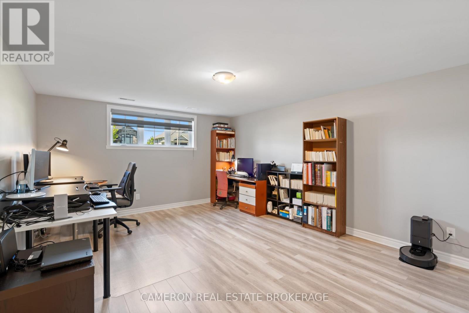 1640 OXBRIDGE DRIVE - 24