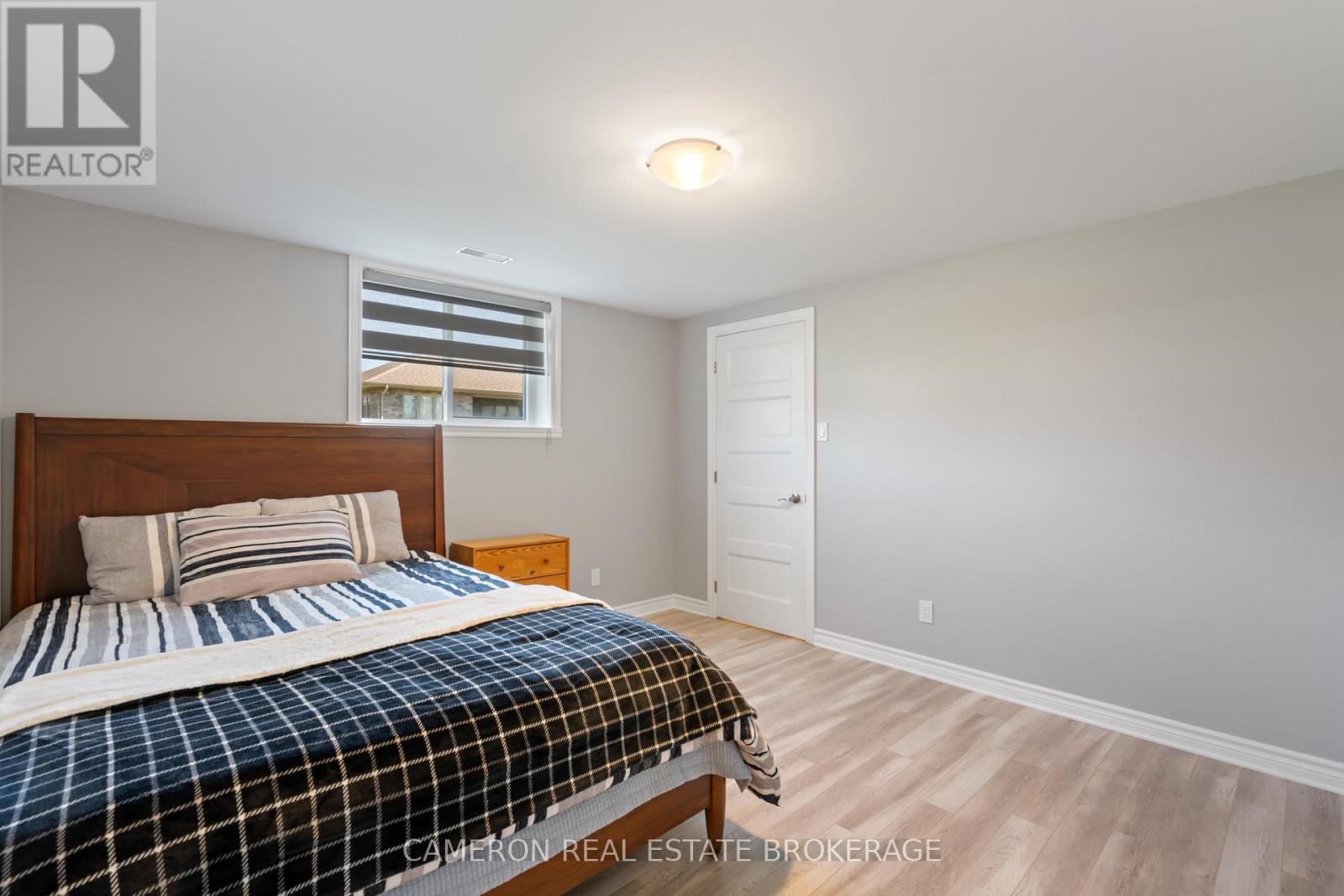 1640 OXBRIDGE DRIVE - 26