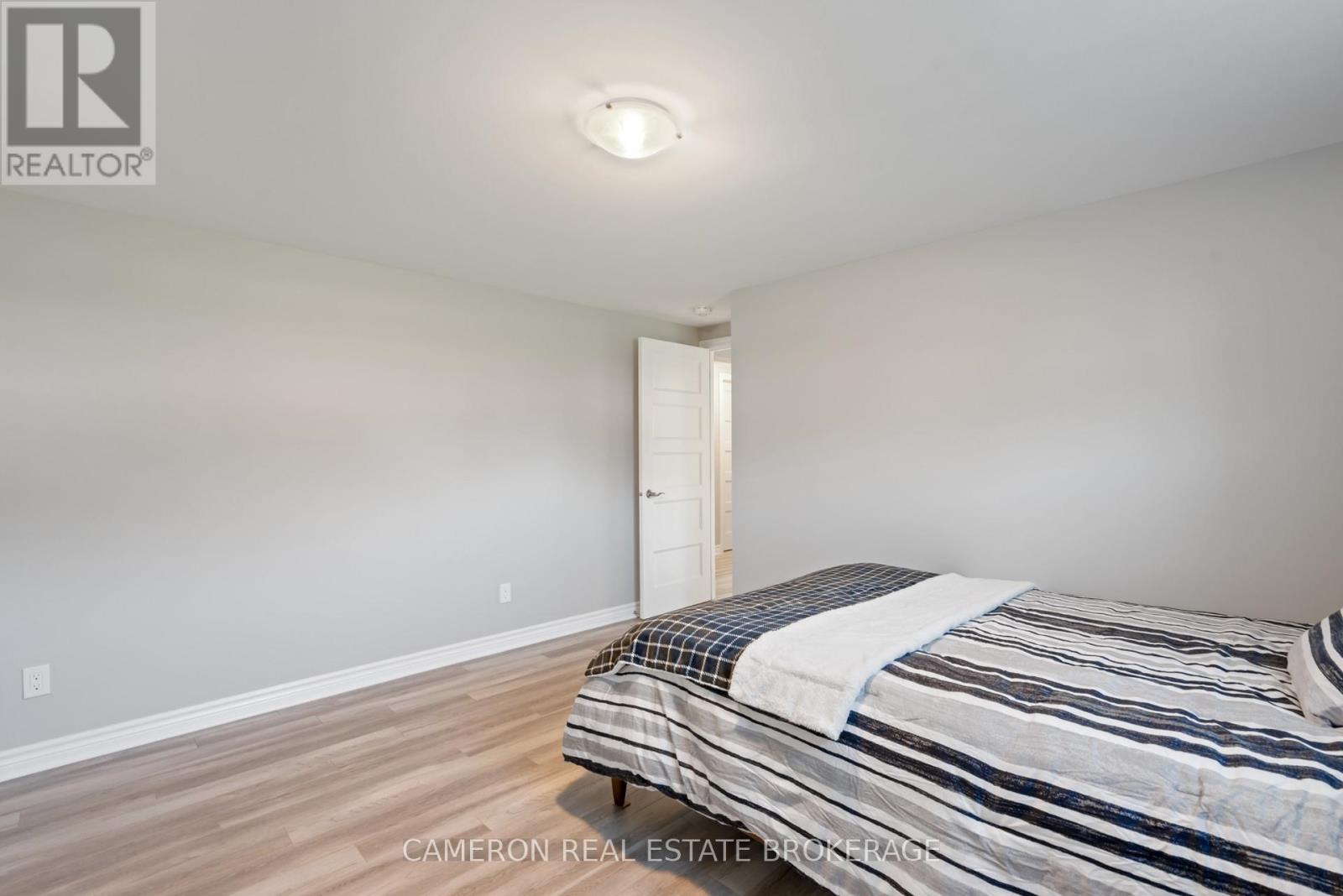 1640 OXBRIDGE DRIVE - 27