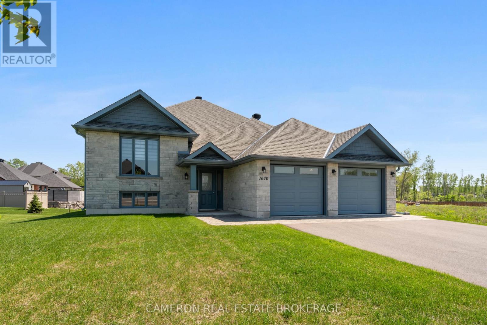 1640 OXBRIDGE DRIVE - 37