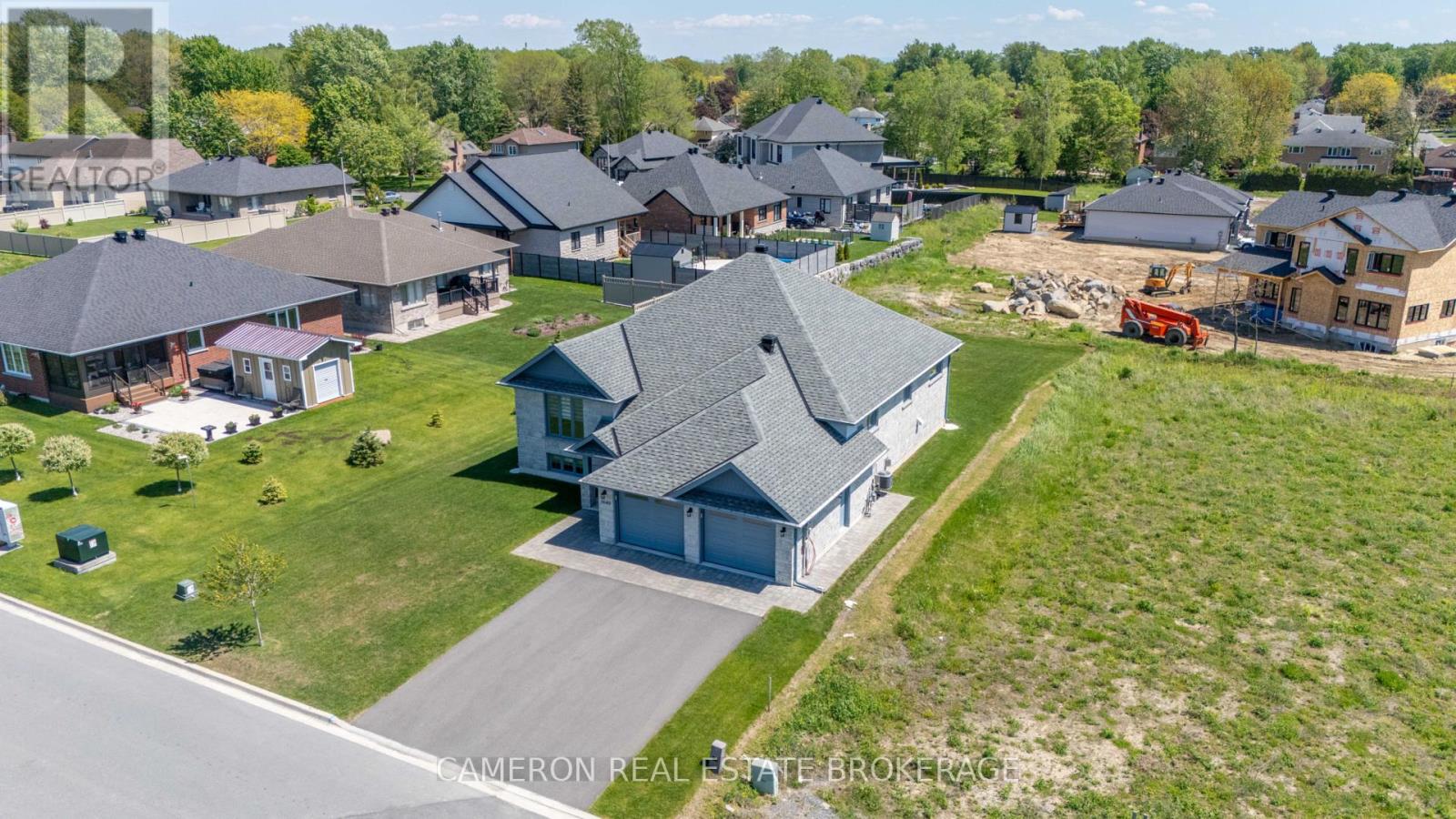 1640 OXBRIDGE DRIVE - 40