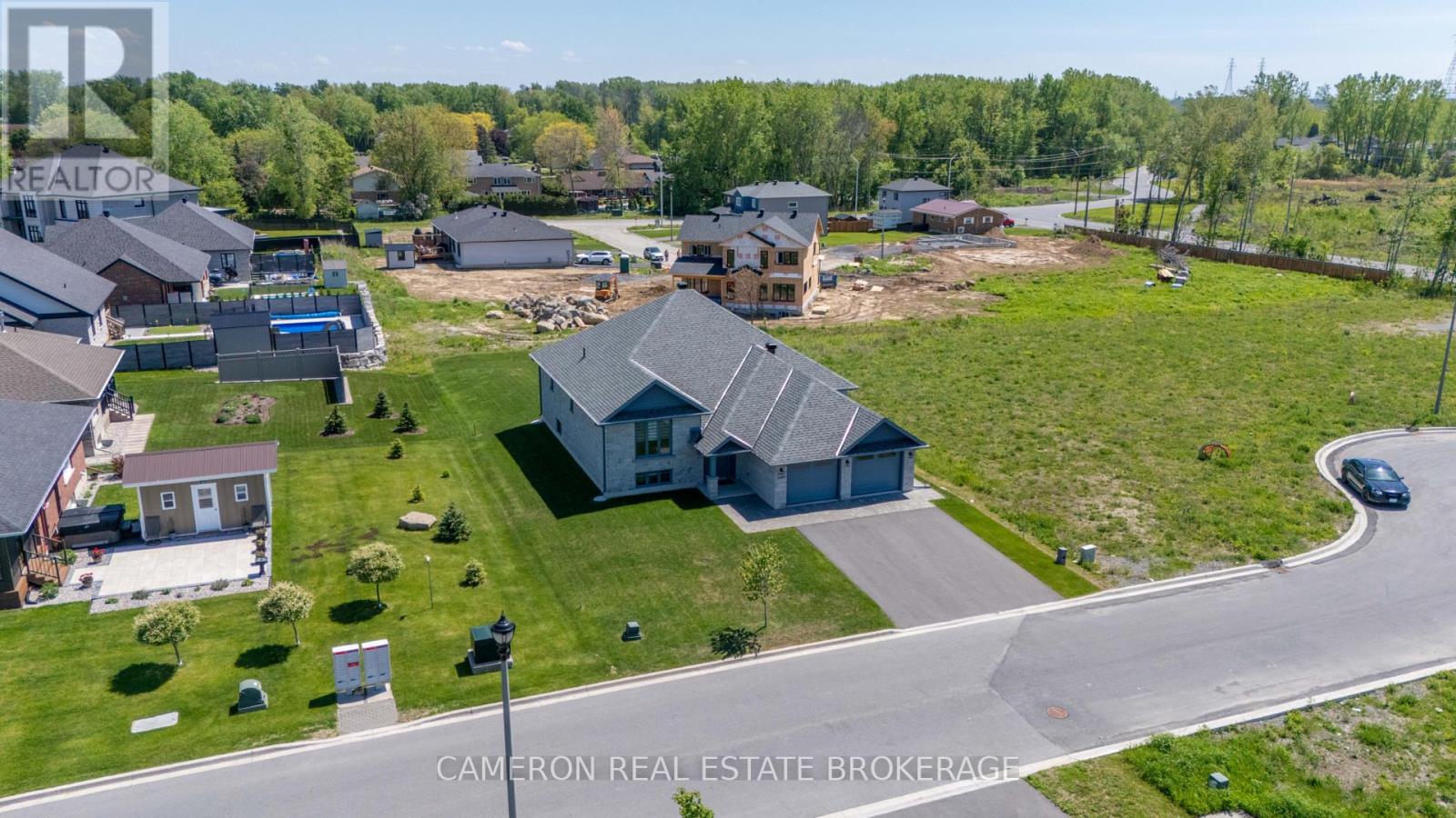 1640 OXBRIDGE DRIVE - 44