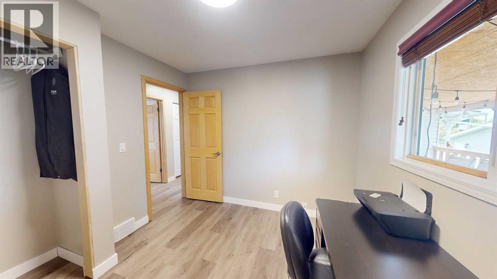 117 Midcrest Crescent SE - 13