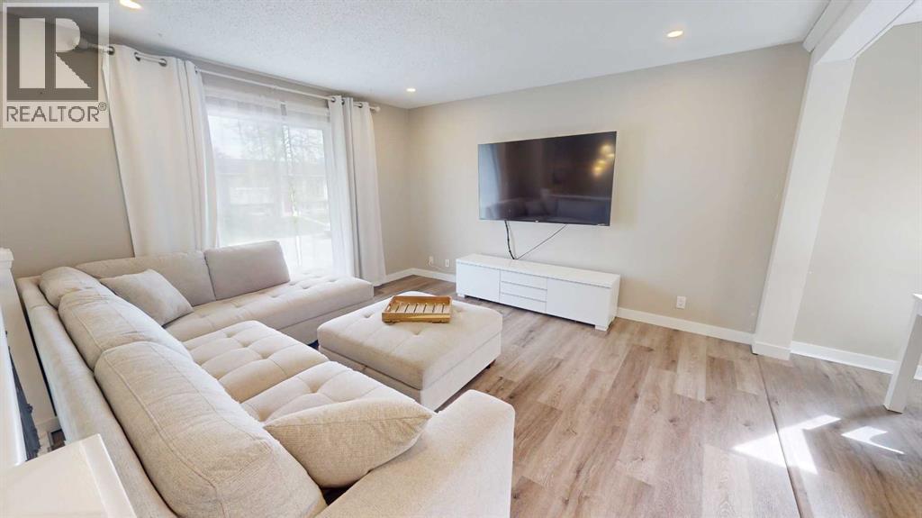 117 Midcrest Crescent SE - Image 3