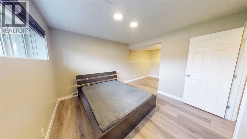 117 Midcrest Crescent SE - 18